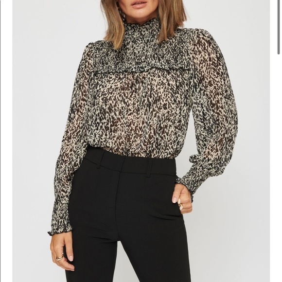 BRAND NEW Dynamite Mock Neck blouse - Picture 1 of 3